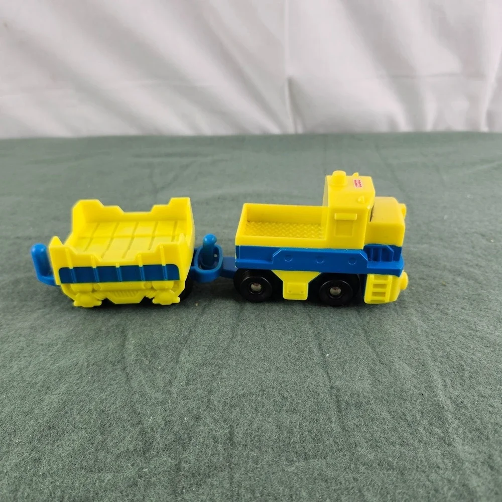 GeoTrax Freightway Transport Push Truck Tractor Trailer Fisher-Price Yellow Blue